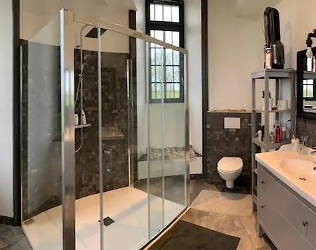 Проживание в семье Chateau De Franquetot & D Day Collins Museum