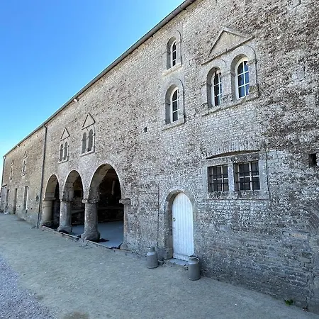 Проживание в семье Chateau De Franquetot & D Day Collins Museum *