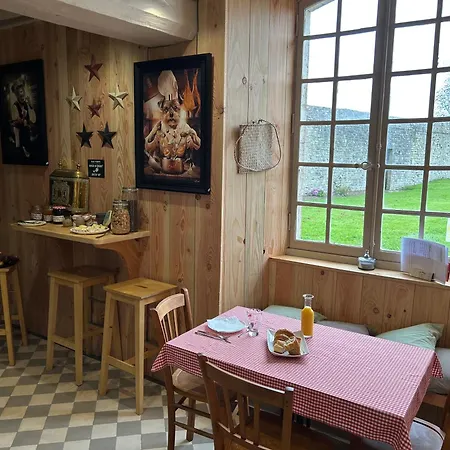 Проживание в семье Chateau De Franquetot & D Day Collins Museum