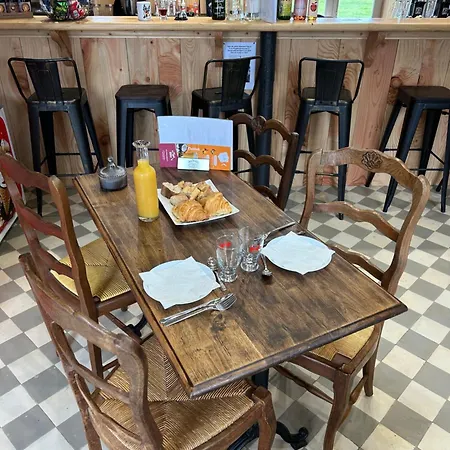 Проживание в семье Chateau De Franquetot & D Day Collins Museum Сент-Мер-Эглиз